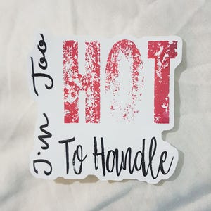 Adesivo con citazione "Sono troppo caldo da gestire" / Adesivo con citazione / Citazioni positive / Adesivi motivazionali / Adesivo con citazione motivazionale / Adesivo in vinile