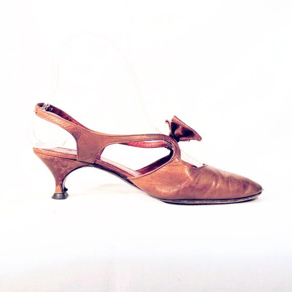 1960s Brown Leather Kitten Heels - image 3