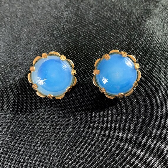 Vintage Nettie Rosenstein Poured Glass Clip-on Ear