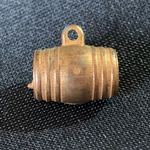 Vintage Seagram&#39;s &quot;Ancient Bottle&quot; Gin Charm/Premium - 1948-1951