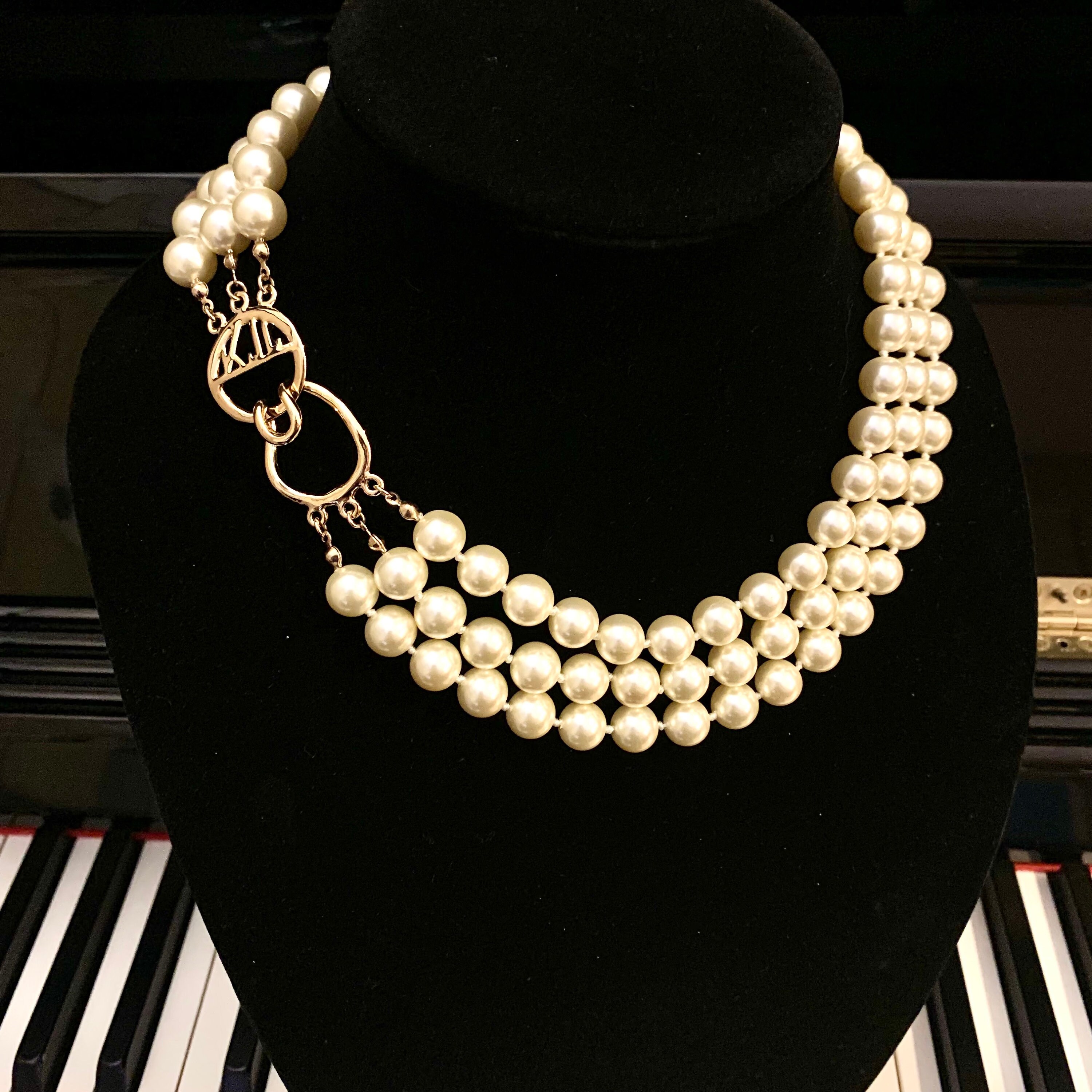 Amazon.com: Kenneth Jay Lane 3 Row Pearl Necklaces With Gold Clasp Worn By  Famous First Ladies: Clothing, Shoes & Jewelry