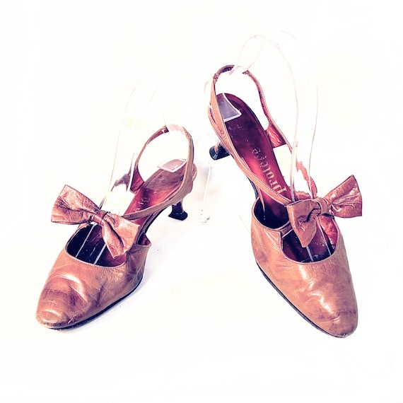 1960s Brown Leather Kitten Heels - image 2