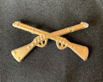WWI US Army Infantry Crossed Rifles Pin