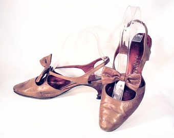 1960s Brown Leather Kitten Heels