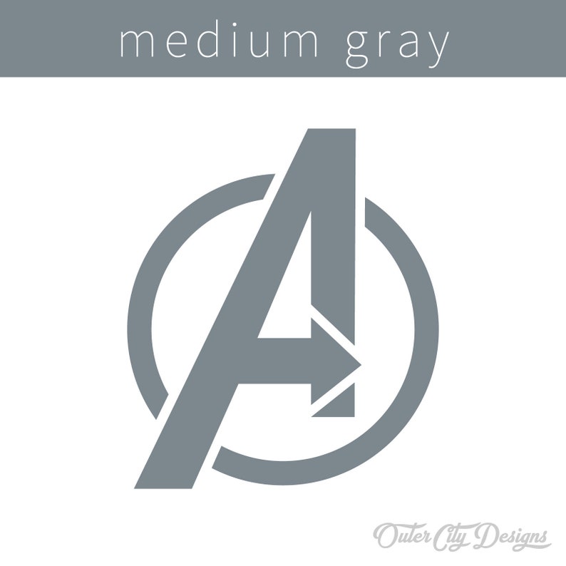 Puede incluir: Gr&aacute;fico gris medio del logotipo de los Vengadores, una letra "A" estilizada con una flecha, rodeada. El texto "medium gray" est&aacute; encima del logotipo. Las palabras "Outer City Designs" est&aacute;n en la esquina inferior derecha.