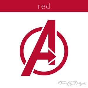 Puede incluir: Gr&aacute;fico rojo de la letra "A" dentro de un c&iacute;rculo con una flecha, similar al logotipo de los Vengadores. La palabra "red" est&aacute; encima del logotipo. El texto "Outer City Designs" est&aacute; en la parte inferior.