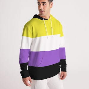 Pode incluir: Um moletom amarelo, branco, roxo e preto com capuz. O moletom tem um capuz com cordão e um bolso canguru.