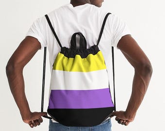 Bolsa com Cordão do Orgulho Não Binário – Mochila de Academia de Lona com Bolsos | Bolsa com Bandeira Não Binária, Presente LGBTQ+, Bolsa de Viagem, Bolsa de Festival