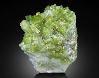 Bouquet naturel de beaux cristaux de tourmaline verte de 37 grammes provenant d'Afghanistan