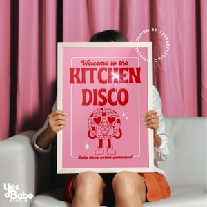 Wydruk w stylu disco w kuchni, Sztuka w kolorze czerwonym i różowym, Dekoracja dopaminowa, Duńskie pastelowe wydruki, Sztuka ścienna w stylu maksymalistycznym, Sztuka ścienna w stylu retro, Dekoracja w stylu kuli dyskotekowej,