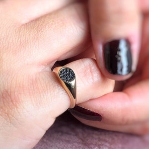 14k Solid Gold Little Finger Ring / Stylish Dainty Black Stone Chevalier Ring / Tiny Oval Signet Statement / Valentines Day Gift