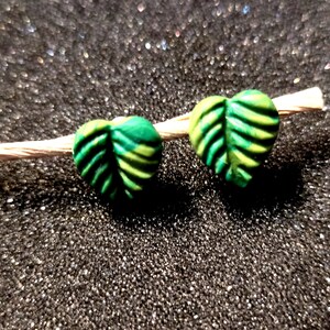 Small leaf earrings