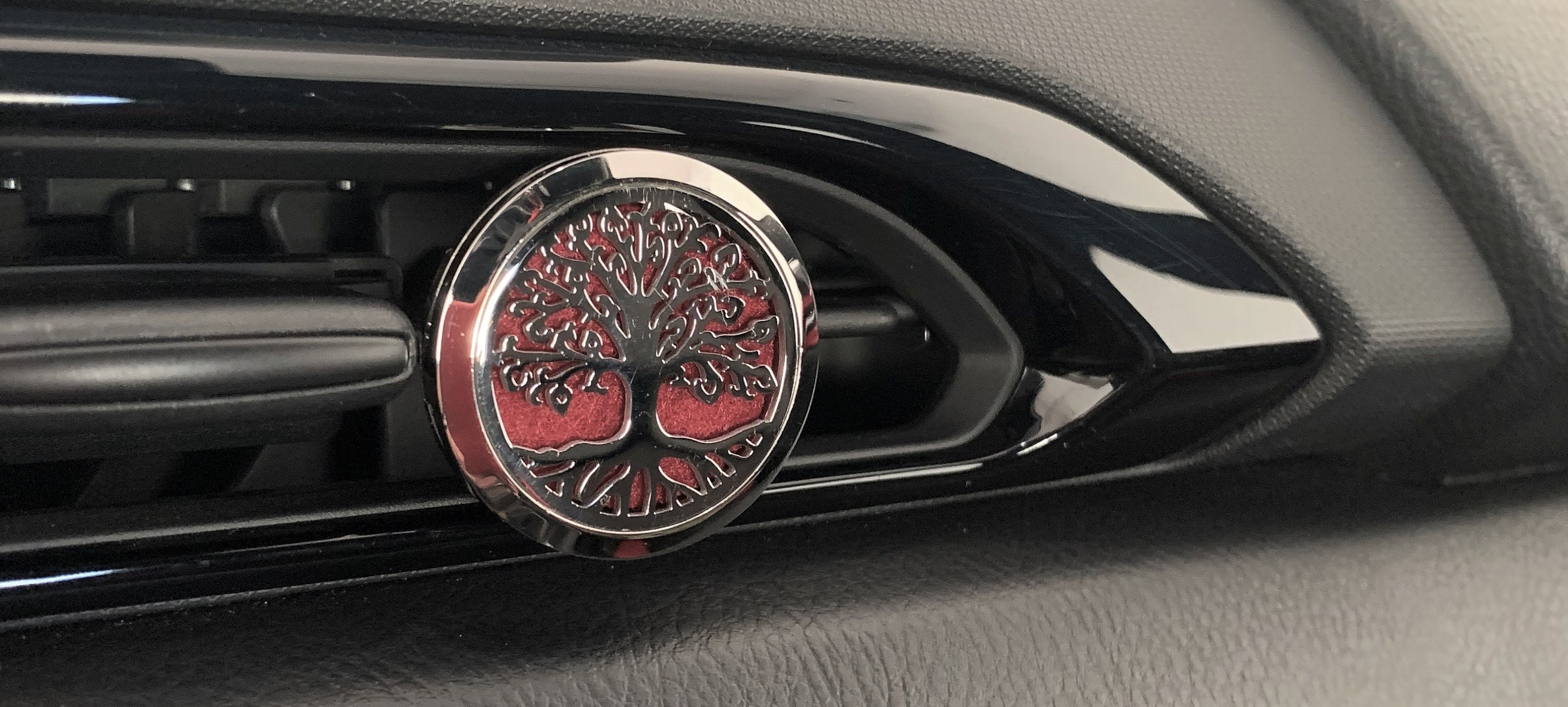 ARLTTH Désodorisant pour voiture avec pendentif en forme de boîte de  parfum, accessoires de voiture personnalisés avec votre photo/texte (style  1) : : Auto et Moto