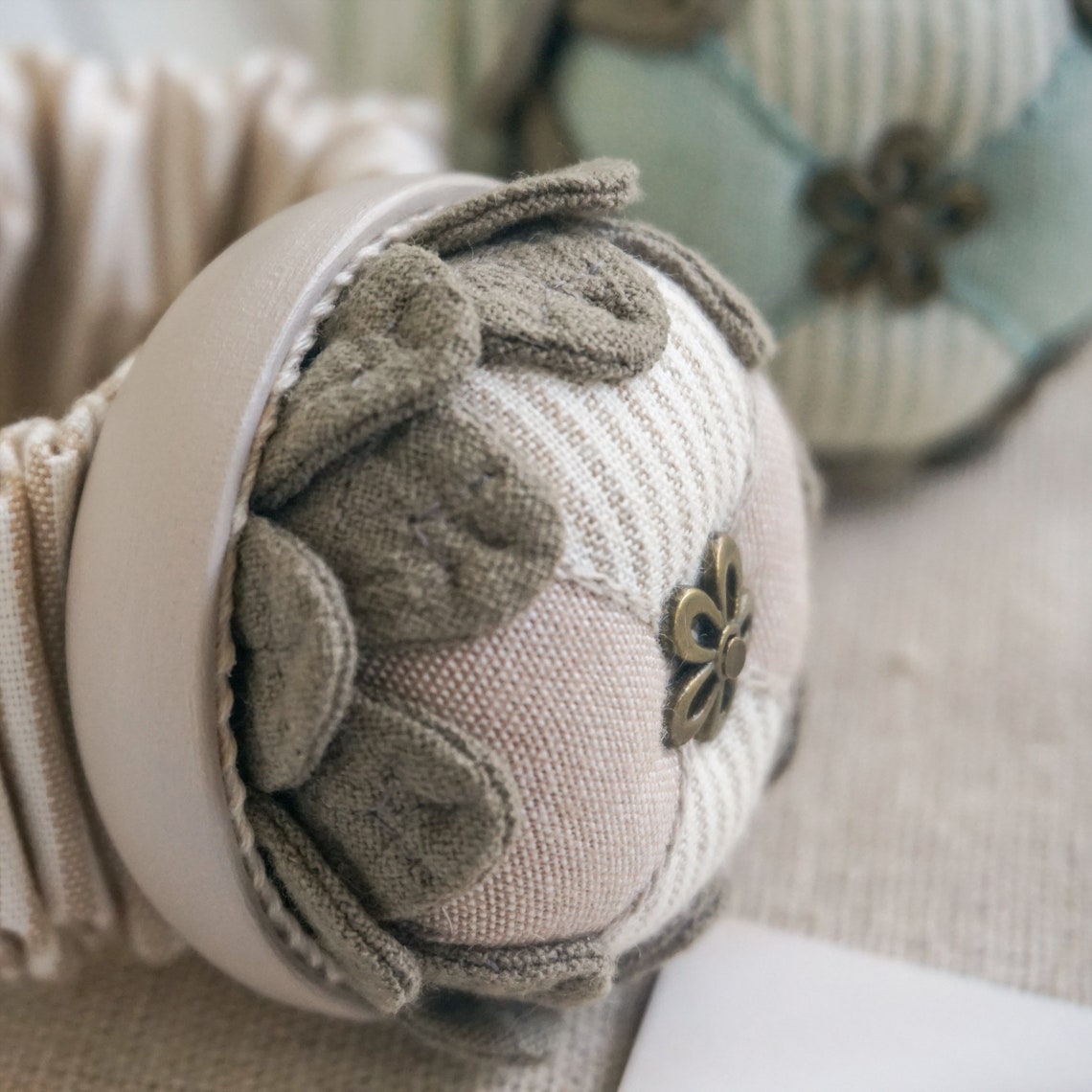 Wrist PinCushion. Flower Pincushion. Etsy