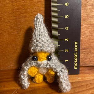 Hand Knitted Frog | TINY FROGGY: The Silver Wizard | The smallest little wizard frog | Vegan