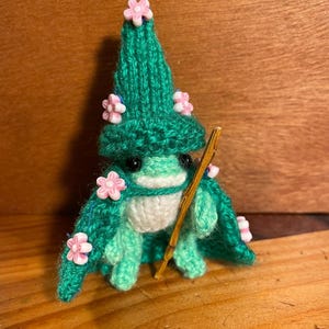 Hand Knit Frogs | The Spring Wizard Froggy | Vegan