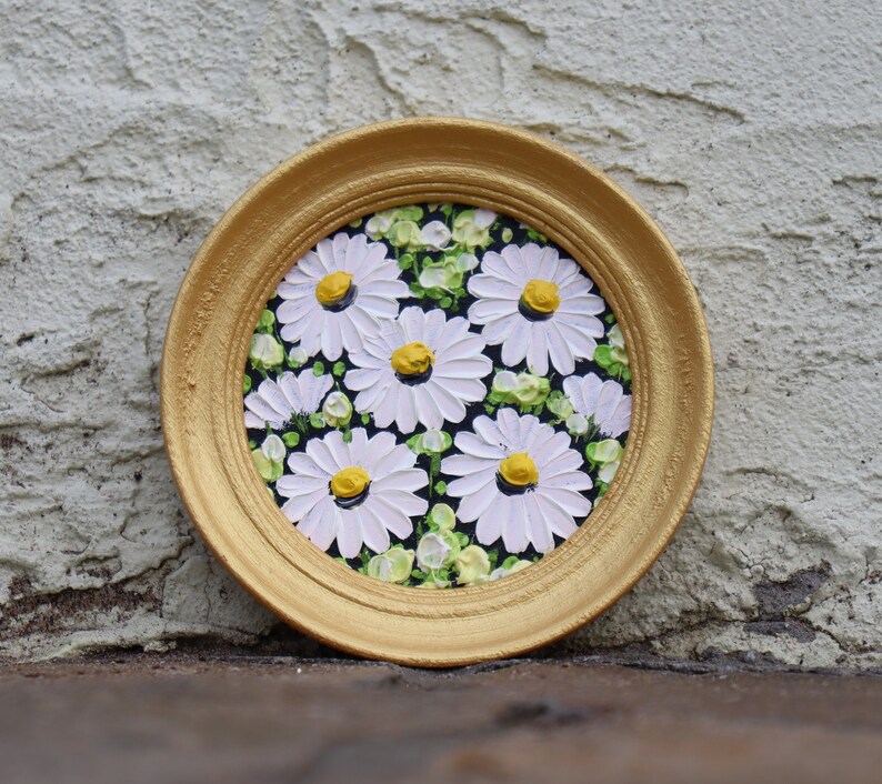 Daisy Mini Painting Round Miniature Original Floral Art Small Artwork Oil Painting Gold Frame White Flowers Daisies Wall Art 2.4х2.4 in imagen 7