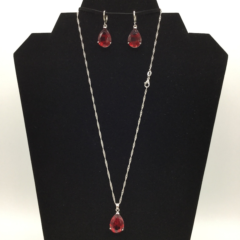 Red Teardrop Cubic Zirconia and Sterling Silver Necklace /& Earrings Set