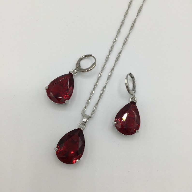 Red Teardrop Cubic Zirconia and Sterling Silver Necklace /& Earrings Set