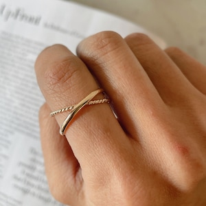 14KGF gouden kruisring, gouden statementring, gouden in elkaar grijpende ring, rollende ring, minimalistische ring, gouden ringset, 1/20 14K met 14k goud