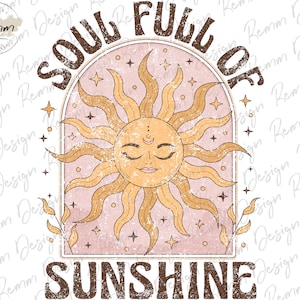 Puede incluir: Un gr&aacute;fico de estilo vintage con un sol con cara y un esquema de color rosa y amarillo. El texto "Soul Full of Sunshine" est&aacute; en una fuente marr&oacute;n.