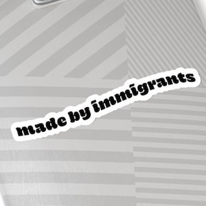 移民によって作られたミニマルなステッカー。ICE 廃止ステッカー。移民の誇りステッカー。移民の製品ステッカー。ラテン系女性への贈り物ステッカー。