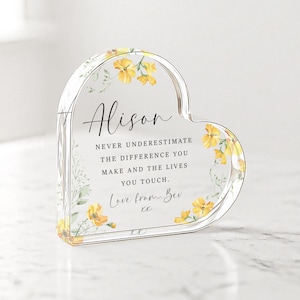 Placa acrílica personalizada en forma de corazón – Regalo de recuerdo con nombre personalizado – Regalo de agradecimiento para profesor, amigo o compañero – Regalo de bloque acrílico floral