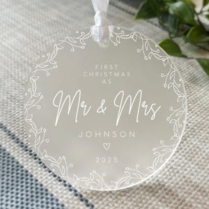 Enfeite personalizado Sr. e Sra.: Bola de acrílico fosco, presente de Natal para recém-casados | 8 cm de diâmetro, impressão UV, lembrança de casamento imagem 3