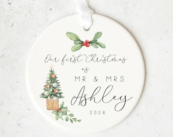 Personalisierter Weihnachtsschmuck „Mr & Mrs“ – Geschenk zum ersten gemeinsamen Weihnachtsfest • Individuell gestaltete Hochzeits-Erinnerungskugel 2026