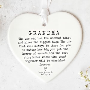 Mormorspresent, sentimentalt hjärta | Slät keramik | 8 cm x 7 cm | Hängband | Minimalistisk design