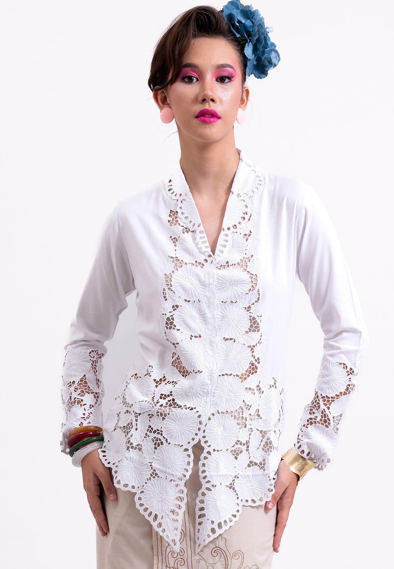 Kebaya/世界無形文化遺産登録衣装　インドネシア／バリ島　ホワイト花模様 White Kebaya - Etsy