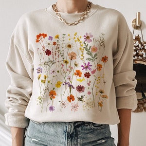 Pressed Flowers Cottagecore Sweater Cottagecore Sweatshirt Wildflower Sweater Flower Sweatshirt Nature Sweatshirt Goblincore Sweater