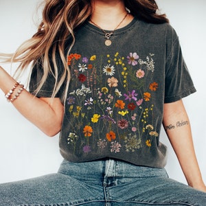 Pressed Flowers Cottagecore Shirt Wildflower Shirt Granola Girl Botanical Shirt Goblincore Shirt Dark Cottagecore Fairycore Shirt