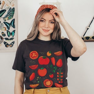 Chemise tomates Chemise fruits Chemise botanique Vêtements cottagecore Chemise végétalienne T-shirt jardin T-shirt légumes T-shirt fruits Vêtements esthétiques Brown