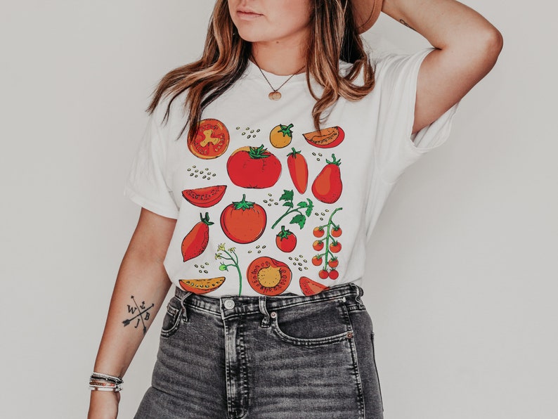Chemise tomates Chemise fruits Chemise botanique Vêtements cottagecore Chemise végétalienne T-shirt jardin T-shirt légumes T-shirt fruits Vêtements esthétiques White
