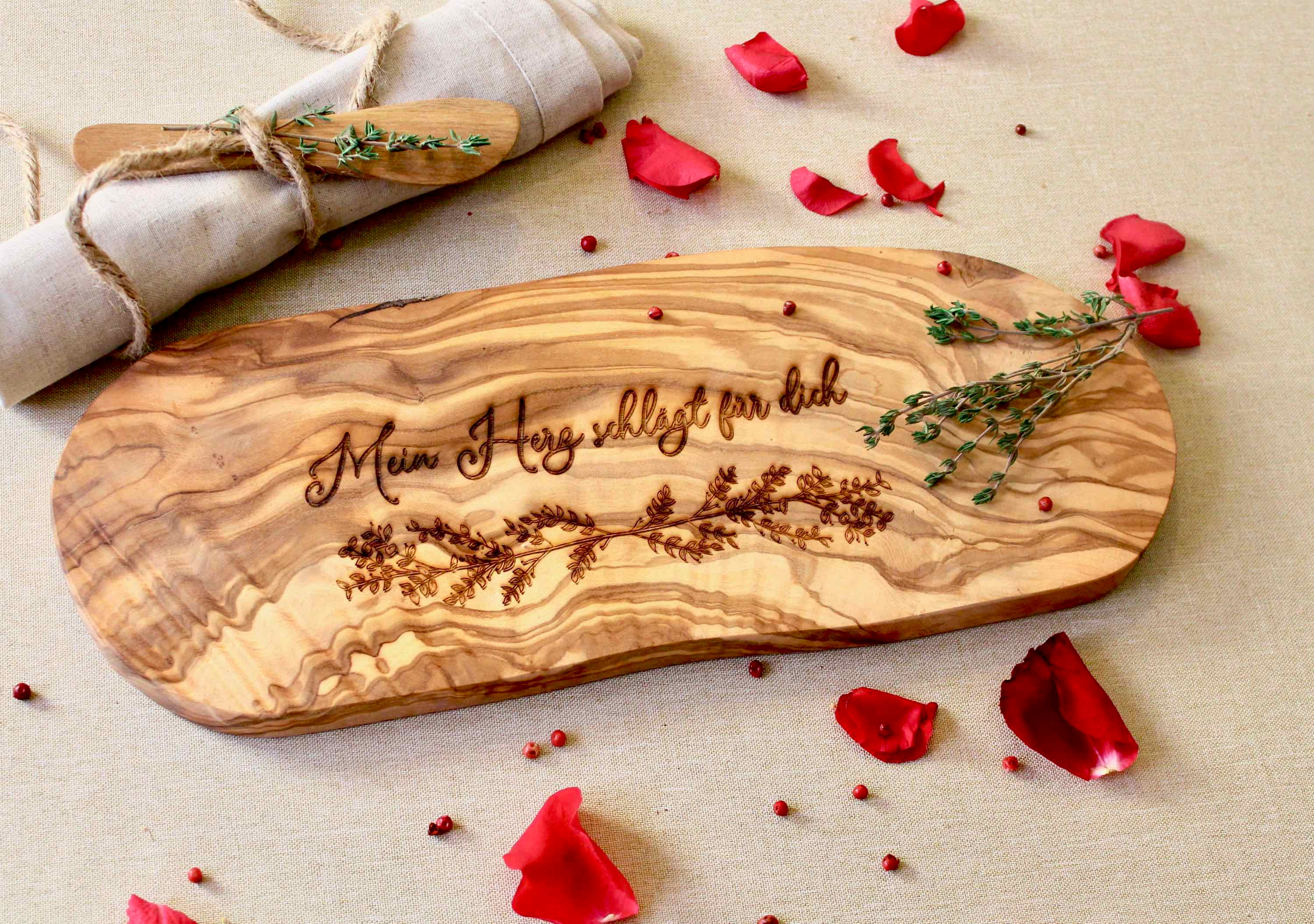 Saint-Valentin, Cadeau d'amour, Planche à Découper Personnalisée, Olivier, Gravé, Cadeau de Mariage,