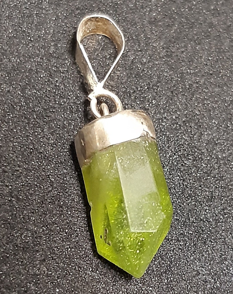 Pendentif Péridot Veuillez lire la description, voir la vidéo / les images pour la taille image 1