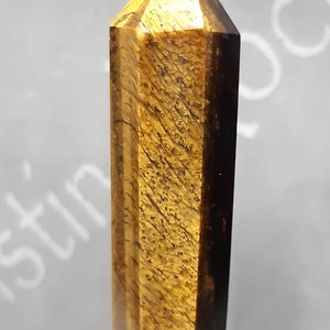 Tiger&#39;s Eye Point (One end is slightly Chipped, Shown in the picture/video)