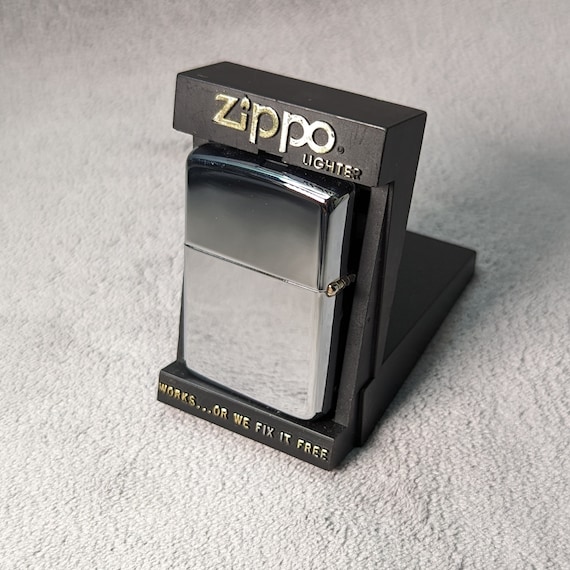 希少な 1986 年製米国海軍燃料派遣隊 Zippo - 新品同様 - 佐世保、日本 