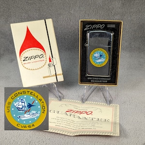 USS Constellation Zippo Slim - CVA 64 Kitty Hawk Super Carrier - Navy Zippo en caja original - Portaaviones - Encendedor vintage de trabajo