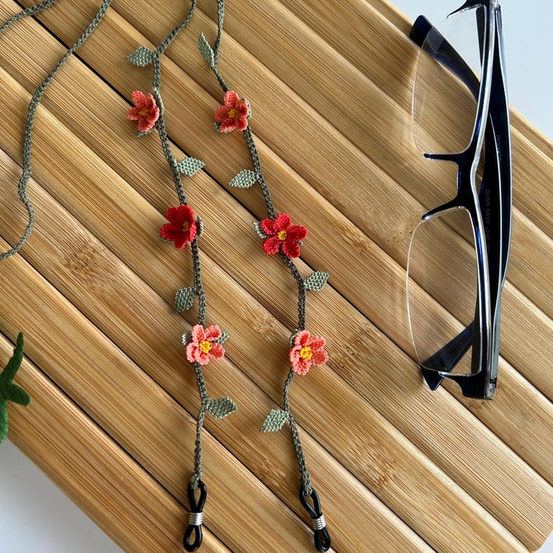 Flower Glasses Chain, Christmas Gift , Handmade Eyeglasses Needle Cord