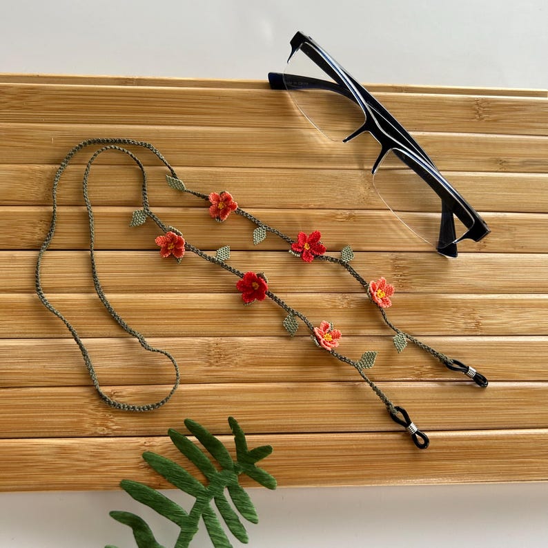 Flower Glasses Chain, Christmas Gift , Handmade Eyeglasses Needle Cord