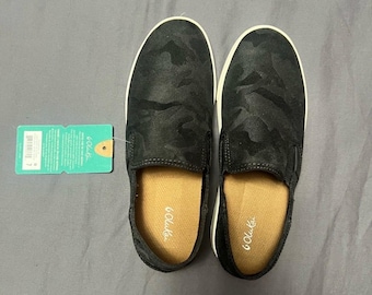 OluKai Pehuea Women’s Size 7 Black Camo Slip On Shoes NWT Lava Rock Breathable Sneakers Casual Comfort