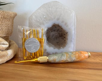 Standard Crochet Hook Set – Sage & Pastel Orange | Interchangeable Hooks | Gold 2