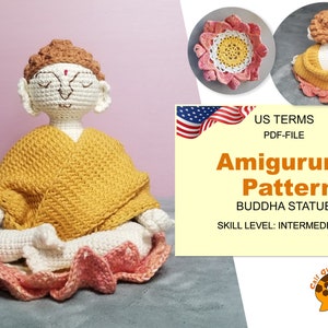Pode incluir: Padrão de amigurumi de crochê para uma estátua de Buda. O padrão é escrito em termos americanos e é de nível intermediário. A imagem mostra uma estátua de Buda de crochê sentada em posição de lótus.