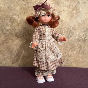 Vintage 1970’s Uneeda Lil’ Agatha Early American/Colonial Plastic Doll Made in Hong Kong