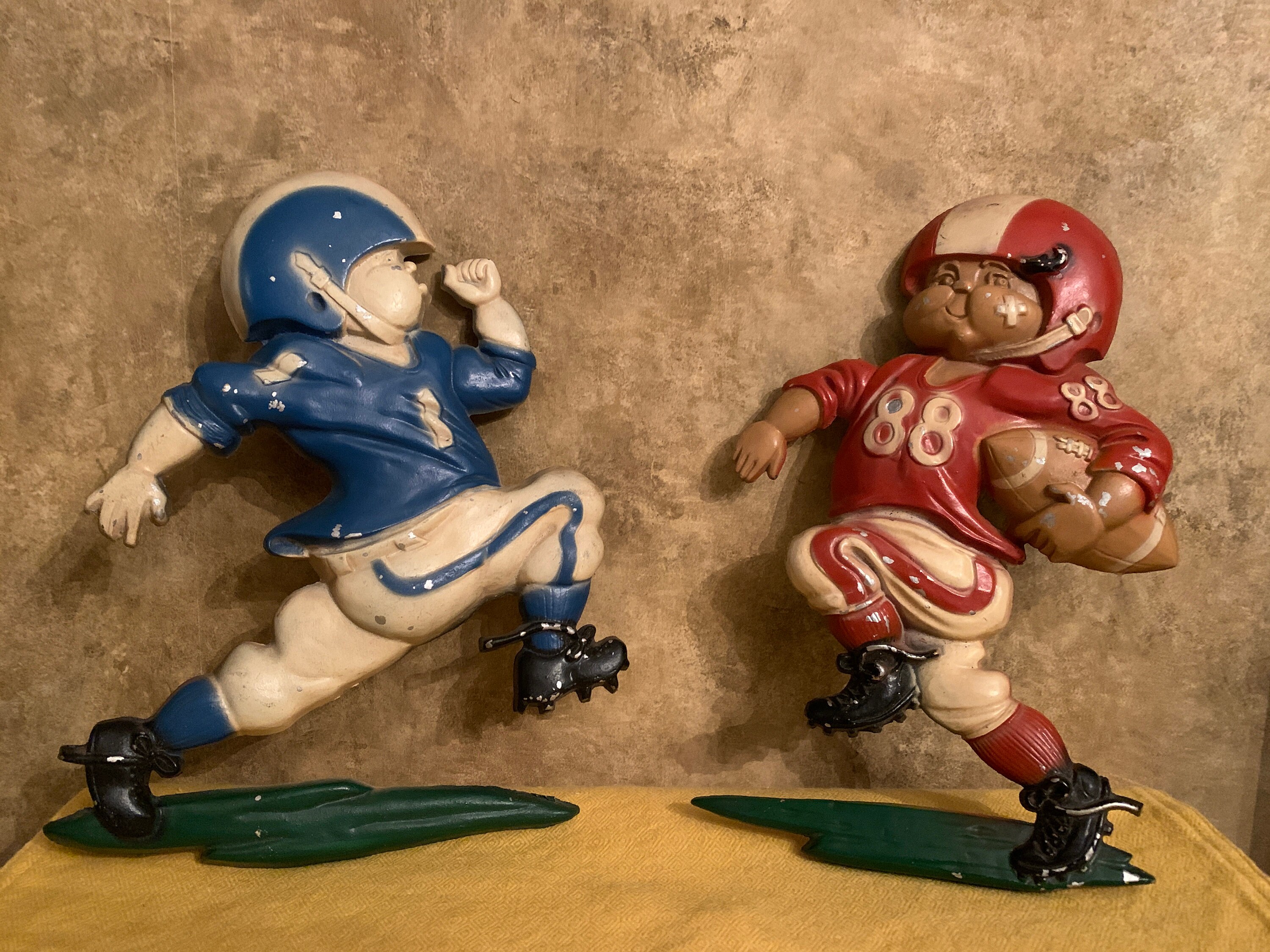 HOMCO フットボール 壁掛け 1976 USA インテリア アンティーク 1976 Vintage Football Players Metal Wall Hanging Homco *USA
