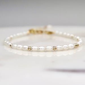 2-3mm Freshwater Pearl Bracelet, AAAA+ Natural Rice Pearl Bracelet, June Birthstone, Handmde 14K Gold / Silver Filled Tiny Pearl Bracelet
