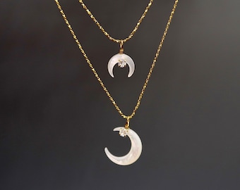 Collana con ciondolo a forma di luna minimalista, collana unica a mezzaluna in madreperla bianca su catena in argento sterling 925 glitterato, collana a forma di luna con conchiglia
