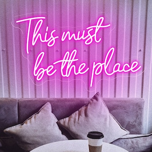 Insegna al neon "This Must Be The Place", luce al neon a LED personalizzata per soggiorno, camera da letto, salone di bellezza, decorazione da parete per matrimoni, negozi